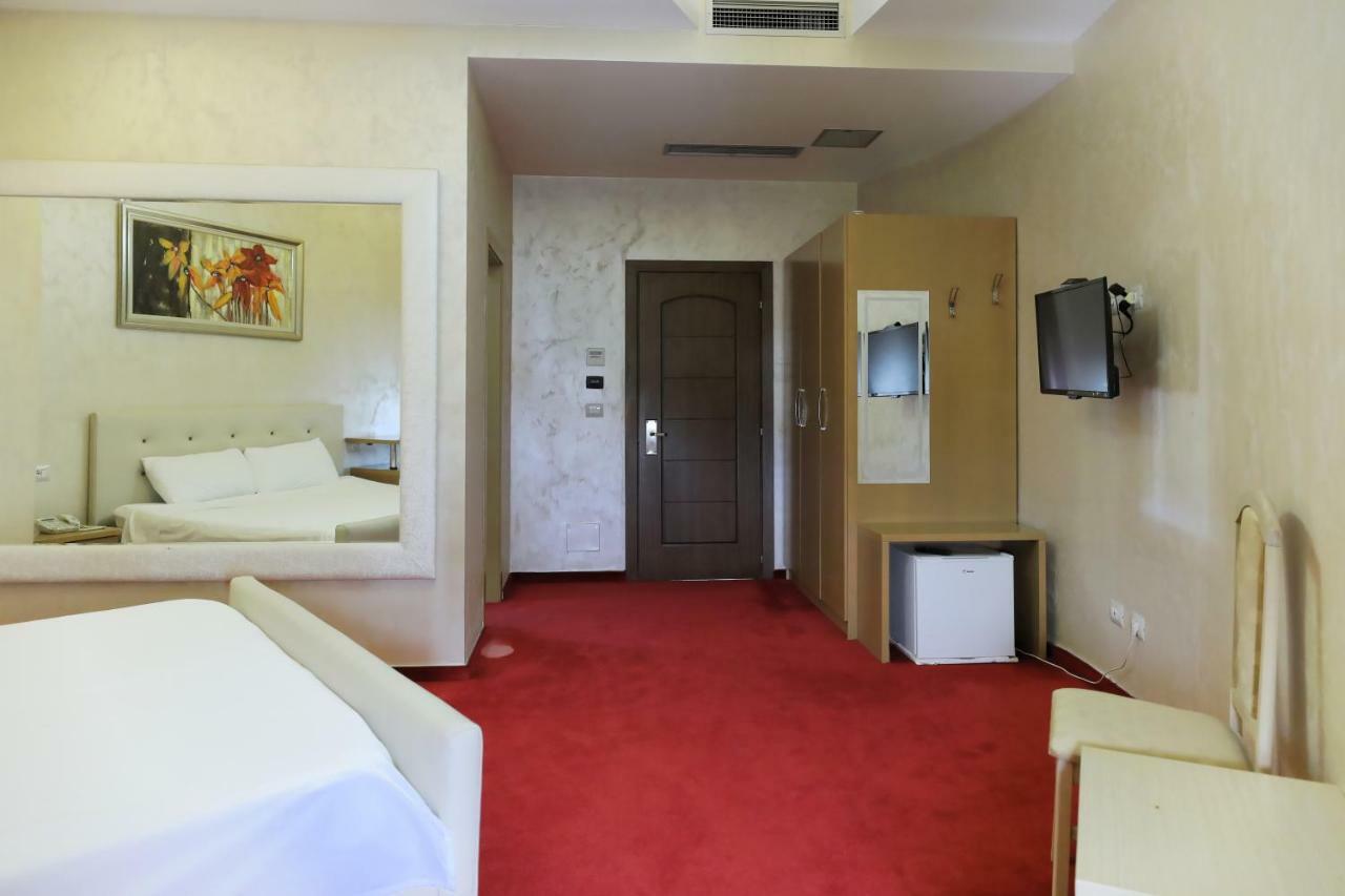 Hotel Gjuta Tirana Exterior foto